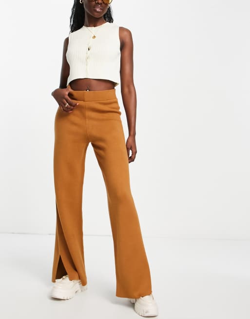 Topshop – Ljusbruna, stickade och enkla byxor med vida ben