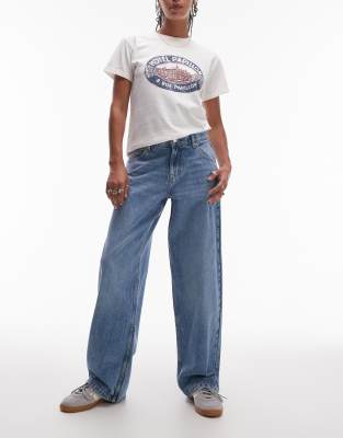 Topshop - Locker geschnittene Jeans in Bleach-Waschung mit niedrigem Bund und Schnallenriemen-Blau