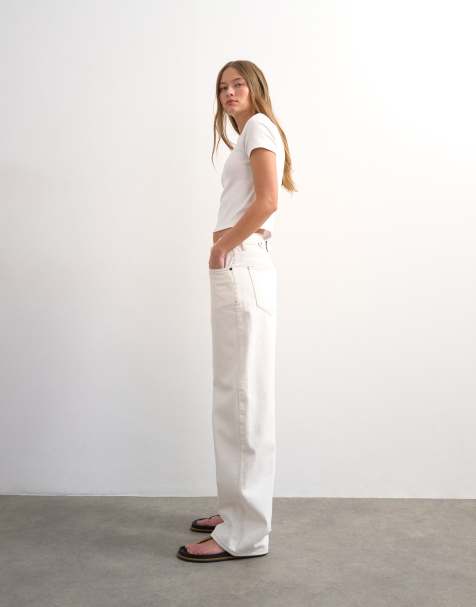 Topshop – Locker geschnittene Jeans in Knochenweiß mit niedrigem Bund und Schnallenriemen - view 1