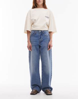 Topshop - Locker geschnittene Straight Jeans in Mittelblau mit mittelhohem Bund