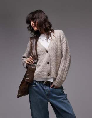 Topshop - Locker geschnittene Strickjacke in Hellbeige mit V-Ausschnitt und Zopfmuster-Neutral