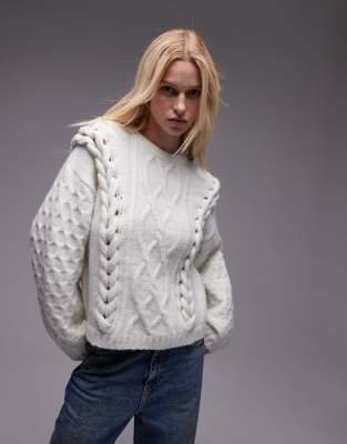 Topshop - Locker geschnittener Strickpullover in Elfenbeinweiß mit 3D-Zopfmuster