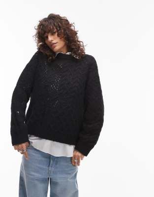 Topshop - Locker geschnittener Strickpullover in Schwarz mit luftigem Zopfmuster