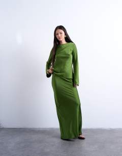 Model wearing Long sleeve cowl detail top in green