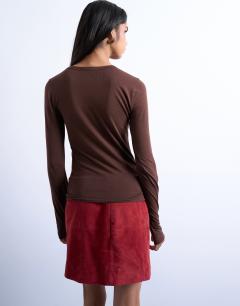 Model wearing Long sleeve crew neck superfine top in chocolate brown