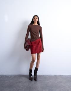 Model wearing Long sleeve crew neck superfine top in chocolate brown