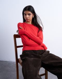 Model wearing Long sleeve crew neck superfine top in red
