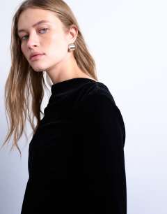 Model wearing Long sleeve drape neck velvet top in black