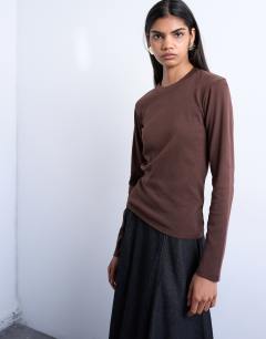 Model wearing Long sleeve everyday tee in chocolate brown