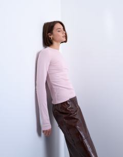 Model wearing Long sleeve everyday tee in light pink