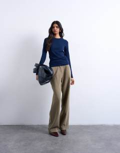 Model wearing Long sleeve everyday tee in navy