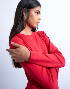 Model wearing Long sleeve everyday tee in red