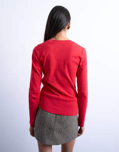Model wearing Long sleeve everyday tee in red