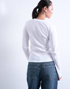 Model wearing Long sleeve everyday tee in white