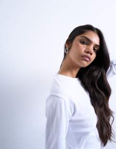 Model wearing Long sleeve everyday tee in white