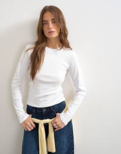 Model wearing Long sleeve everyday tee in white