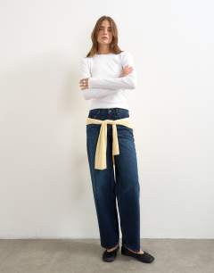 Model wearing Long sleeve everyday tee in white