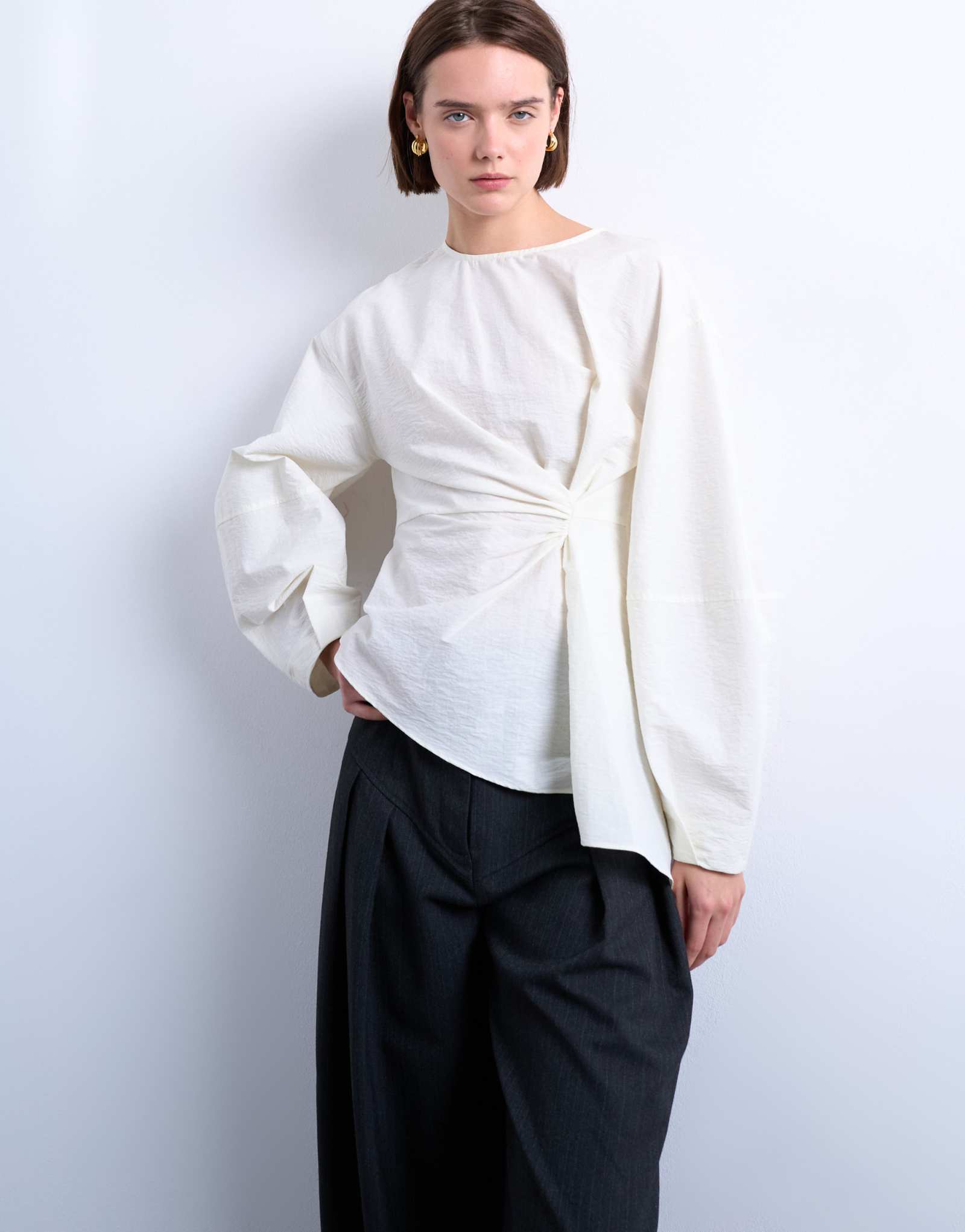 Топ Topshop с длинными рукавами и складками спереди цвета слоновой кости