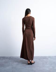 Model wearing Long sleeve ruched maxi dress in chocolate brown