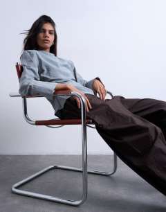 Model wearing Long sleeve ruched side top in grey