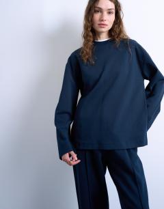 Long sleeve skater tee in navy 