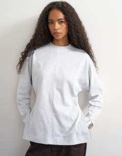 Model wearing Long sleeve split side cinched tee in grey marl