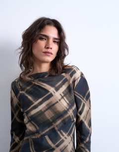 Long sleeve top in check print