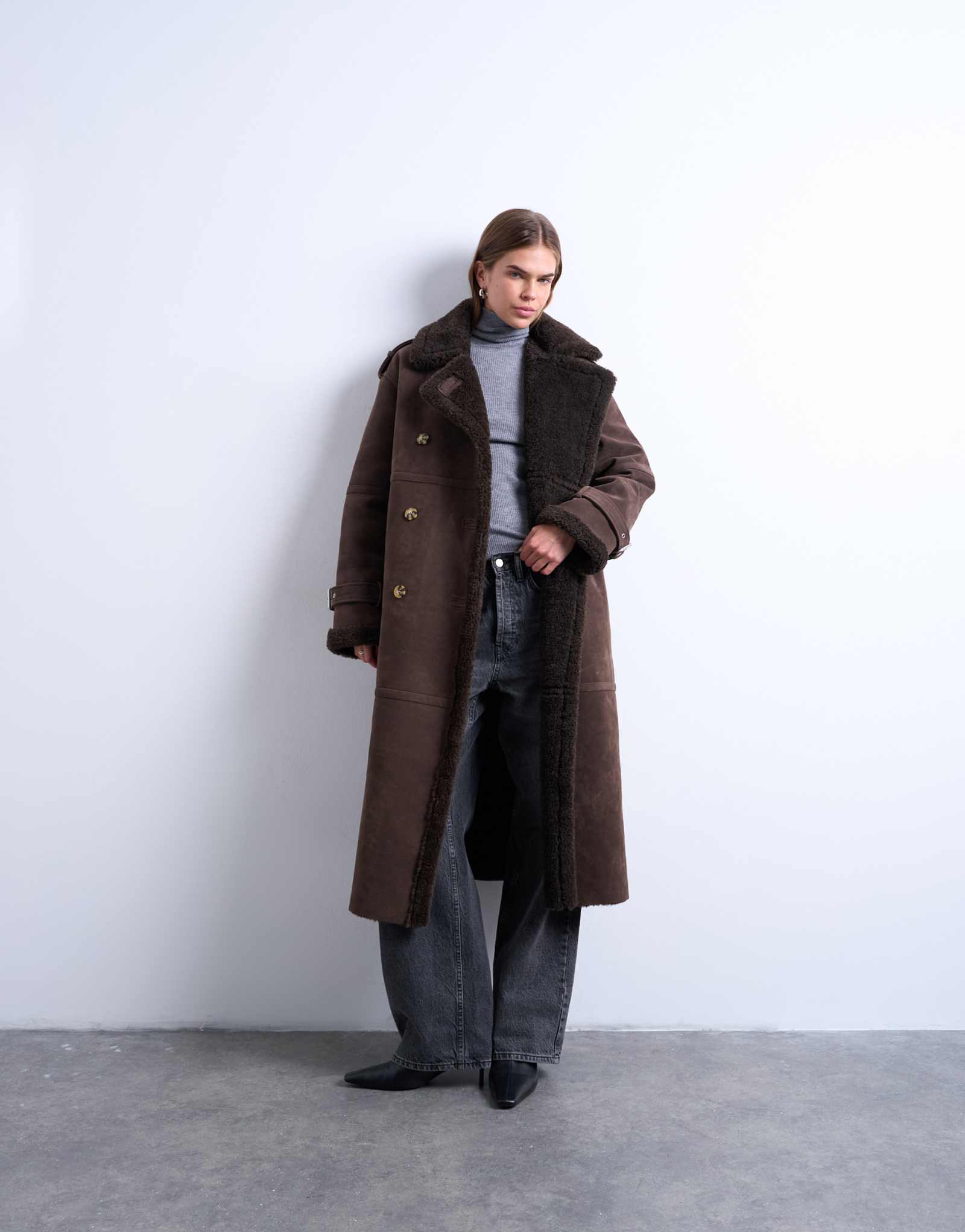 Удлиненная куртка-авиатор из искусственной овечьей шерсти Topshop шоколадного цвета