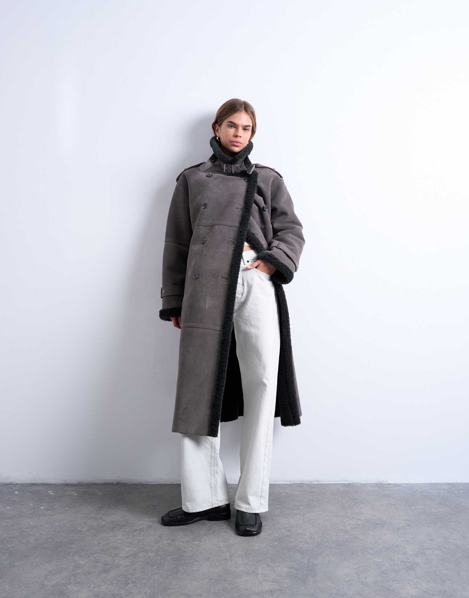 Удлиненная куртка-авиатор из искусственной овечьей шерсти Topshop серого цвета