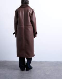 Model wearing Longline funnel oversized aviator borg coat in chocolate