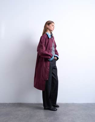 Topshop - Longline-Hemdjacke in Burgunderrot mit kontrastierendem Kragen