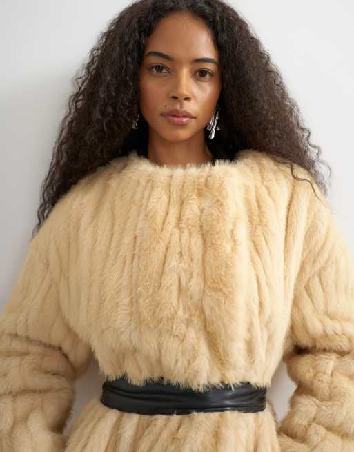 Topshop Longline-Mantel aus Kunstfell mit Kunstledergürtel in Beige, 3 von 4