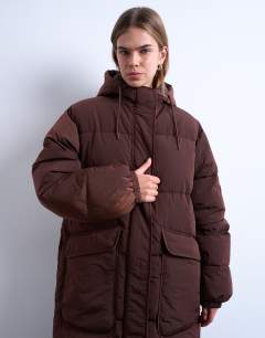 Model wearing Longline techy puffer jacket in chocolate