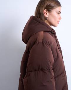 Model wearing Longline techy puffer jacket in chocolate