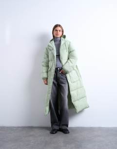 Model wearing Longline techy puffer jacket in green sage
