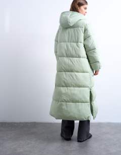 Model wearing Longline techy puffer jacket in green sage