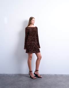 Model wearing Longsleeve cowl back mini sequin velvet dress in chocolate