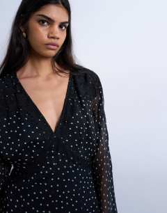 Model wearing Longsleeve lace trim mini tea dress in mono spot