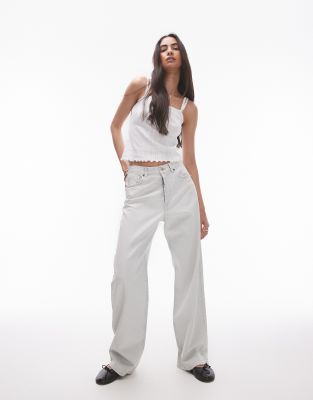 Topshop - Loose Fit Jeans in weiß beschichteter Bleach-Waschung mit mittelhohem Bund