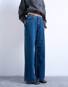 Model wearing Lounge low rise jean in vintage blue