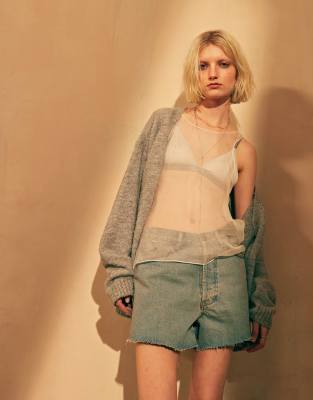 Topshop - Lover - Jeansshorts in ausgebleichter Dirty-Waschung-Blau