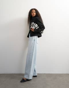 Low rise baggy boyfriend jean in bleach