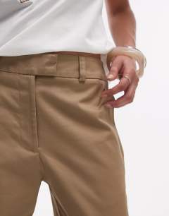 Model wearing Low rise casual tailored straight leg trouser in beige