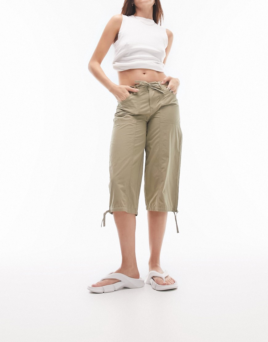 low rise cropped capri cargo pants in sage-Gray