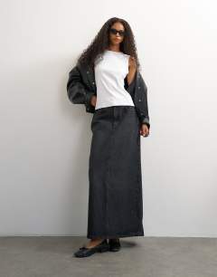 Model wearing Low rise maxi column skirt in washed black