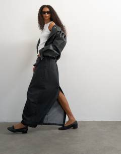 Model wearing Low rise maxi column skirt in washed black