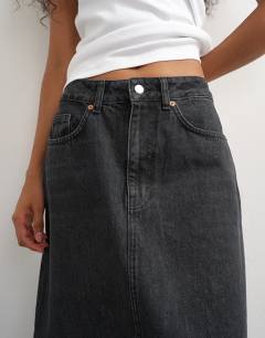 Model wearing Low rise maxi column skirt in washed black