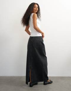 Model wearing Low rise maxi column skirt in washed black