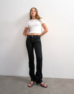 Low rise slim leg jean in black