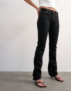 Model wearing Low rise slim leg jean in black